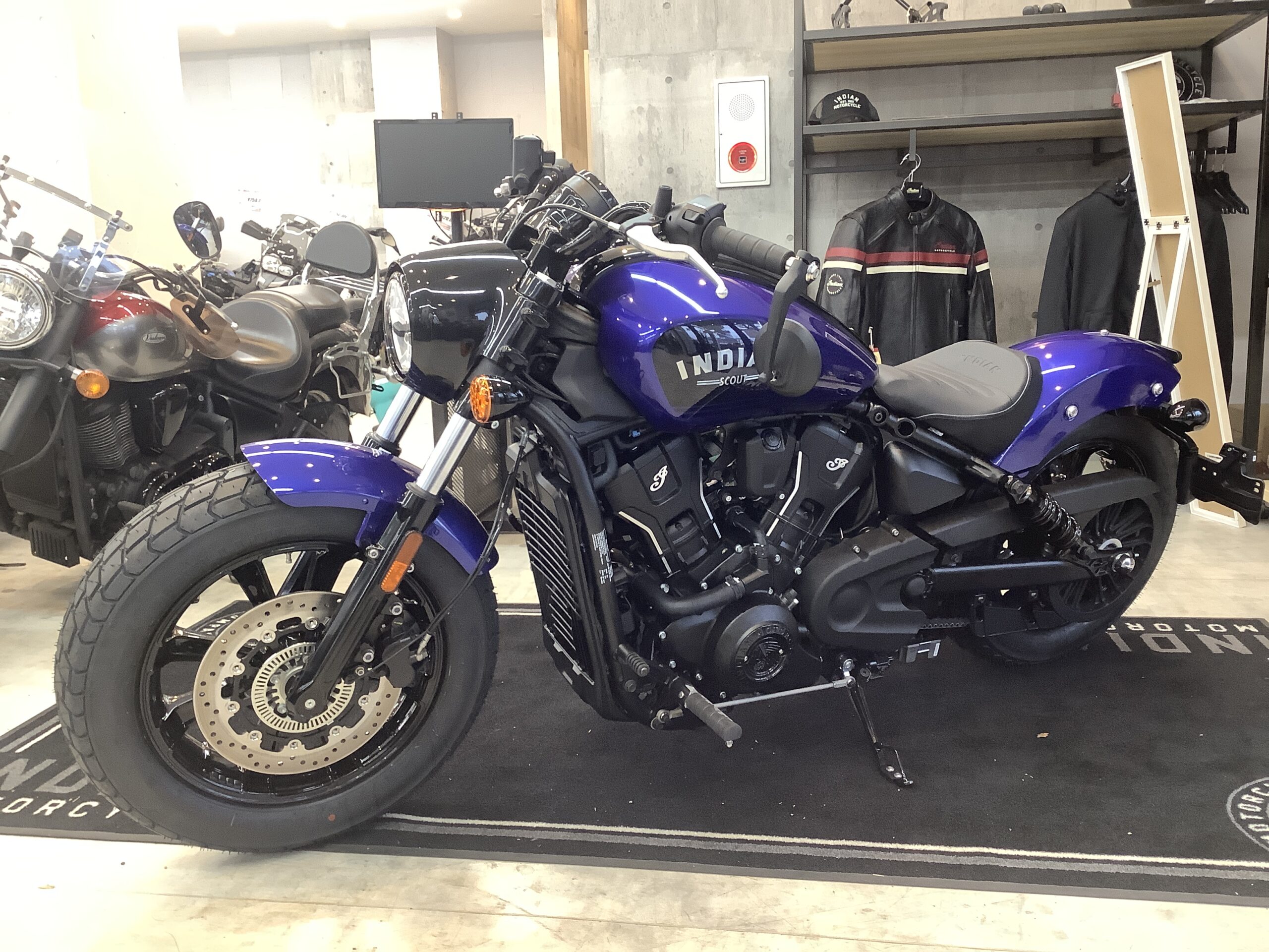 Scout Bobber Limited+Tech