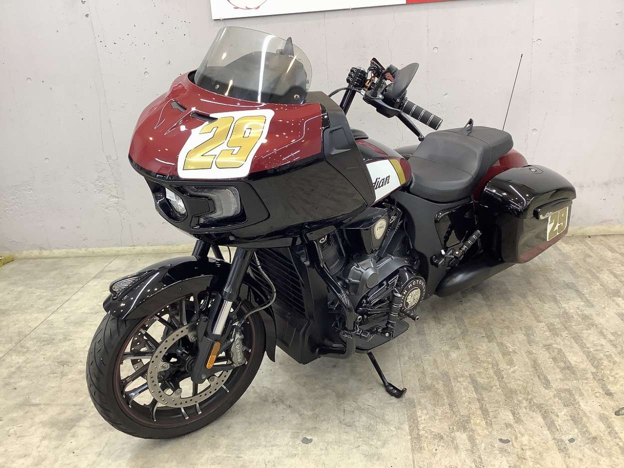 INDIAN Challenger Dark Horse King of the Baggers ChampionColor